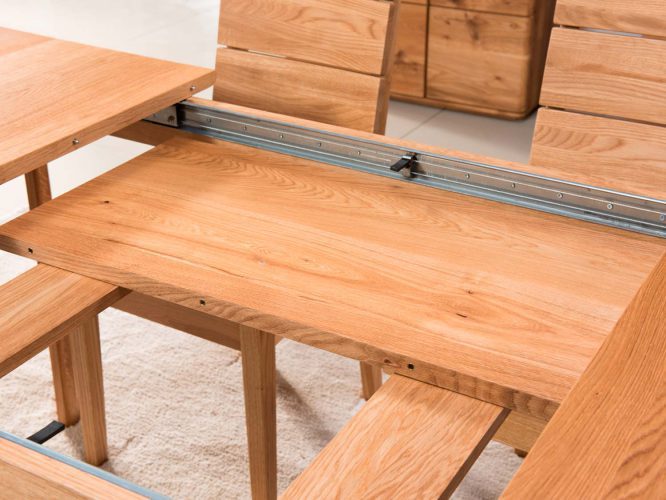 rozkladany-drewniany-stol-do-jadalni