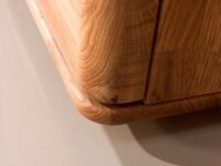 Zaokrąglony narożnik blatu z litego dębu naturalnego